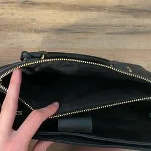 Like new. Pebbled Michael Kors. several pockets. smoke free home! Bags | Michael Kors Bag Like New Previously Used A Few Times  main image 2
